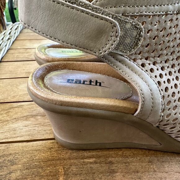 Earth Taupe Calla PerforatedLeather Peep-toe Slingback Sandal 7.5 - Picture 3 of 9